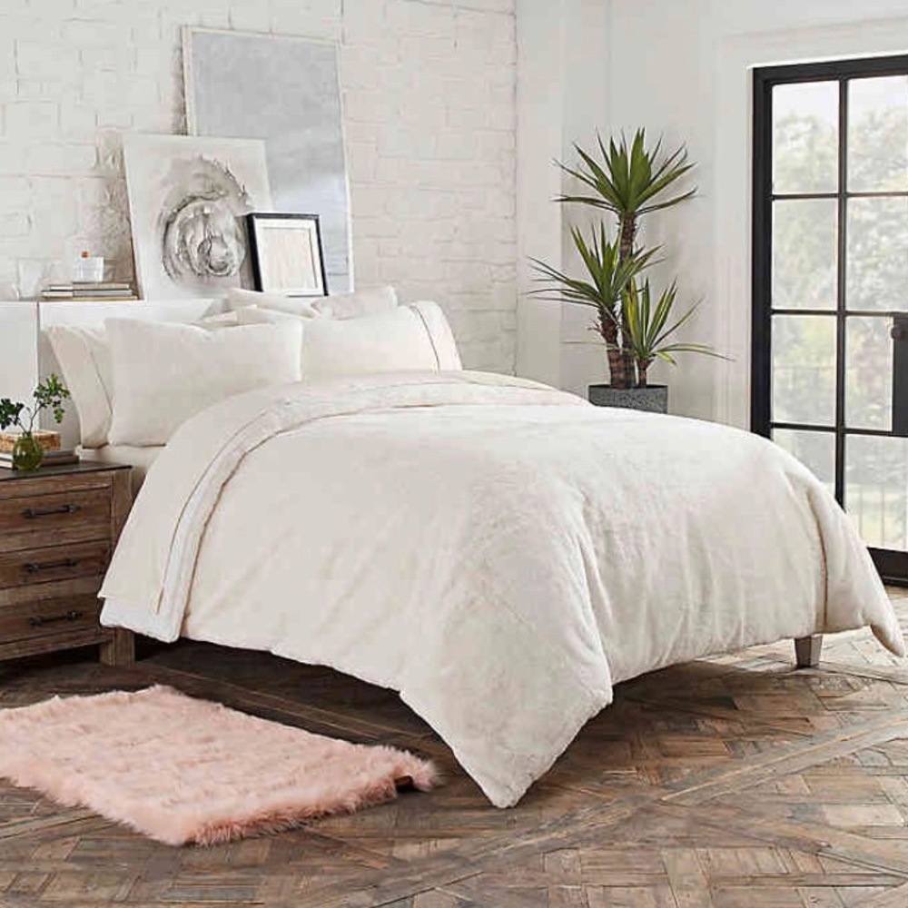 Ugg twin / twin xl polar comforter set and 1 sham